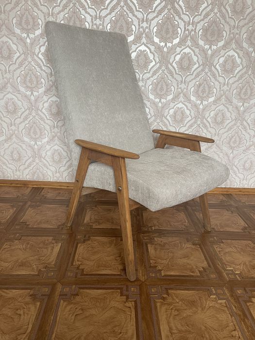 Крісла вінтажні, відреставровані.