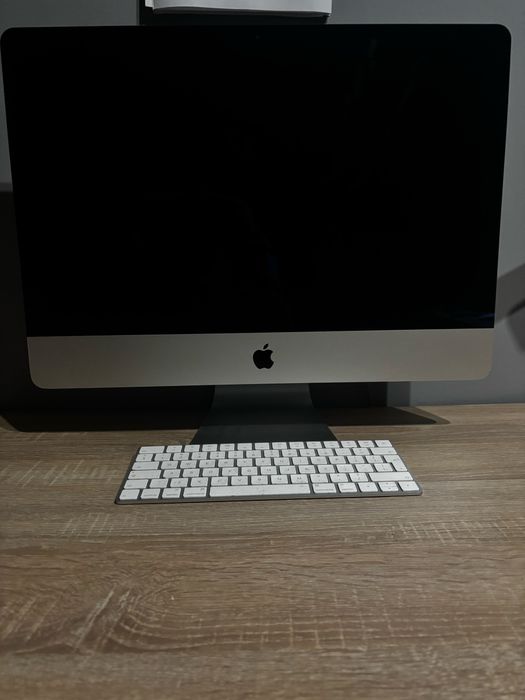 iMac 21.5 + klawiatura sprzedam