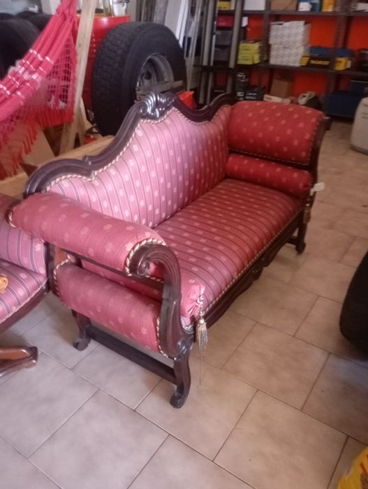 Vendo este sofá muito bonito bom estado