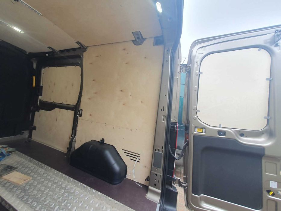 Zabudowa busa, paki Ford Transit L3H2 podłoga, boki, nadkola