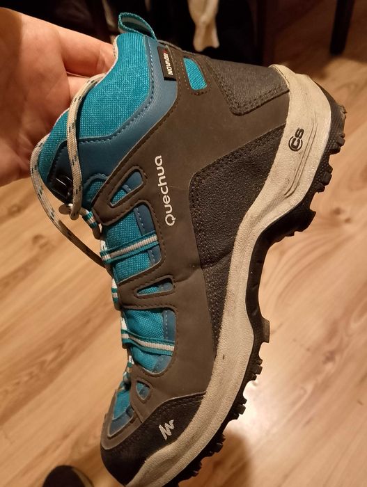 QUECHUA. Buty trekkingowe.