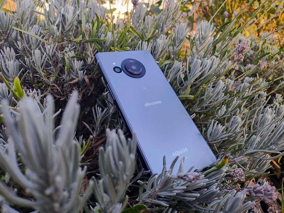 Противоударный смартфон Sharp R8 (2sim,IP68,6.4"240Гц,Snap8Gen2,4570ма