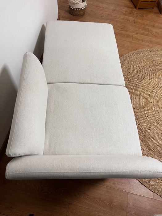 Chaise longue com almofadas