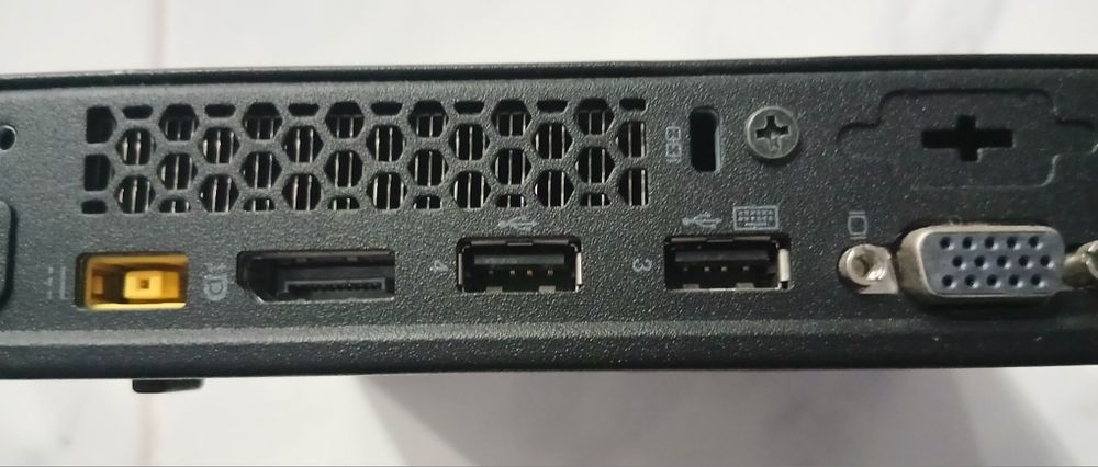 ThinkCenter M73 Lenovo falta o Disco e Carregador