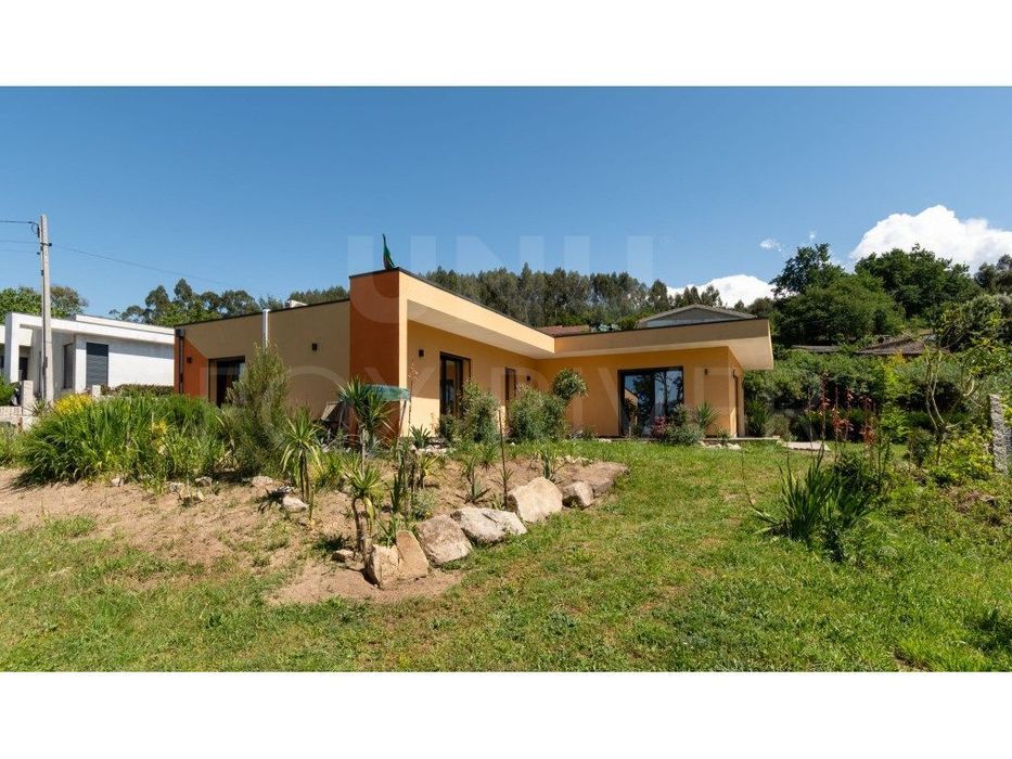 Moradia T3 para venda em Ganfei, Valença