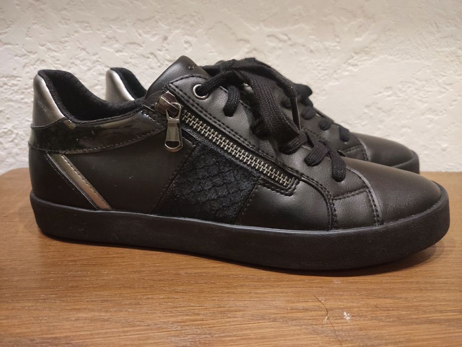 Жіночі шкіряні кросівки Geox 38 розмір