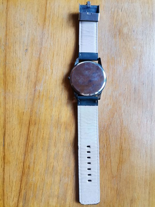 Męski zegarek analogowy