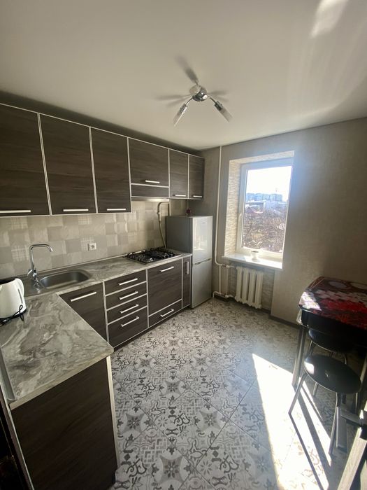 1 кім-на квартира з ремонтом біля центру .Тепла .