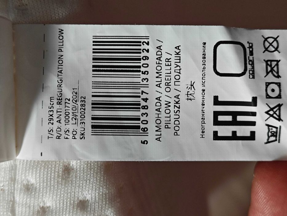 Berço em ratan com colchão e almofada anti-regurgitamento