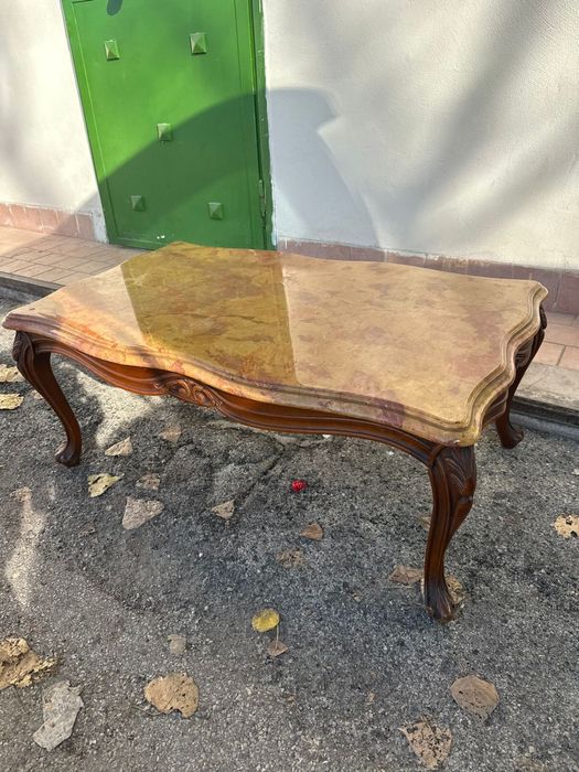 Журнальний столик