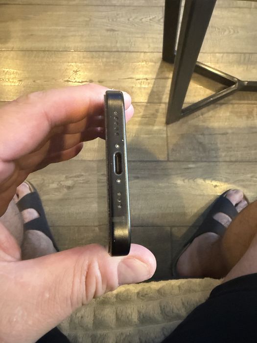 Sprzedam iPhone 15 128 GB + etui