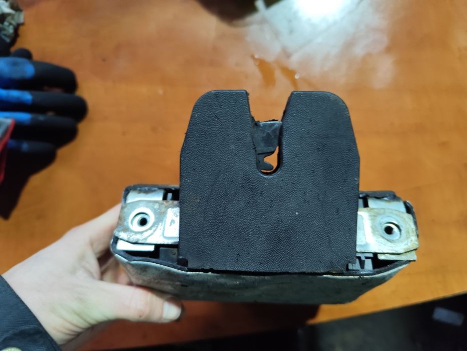 Opel Vectra C kombi zamek elektryczny klapy bagażnika 244.67824