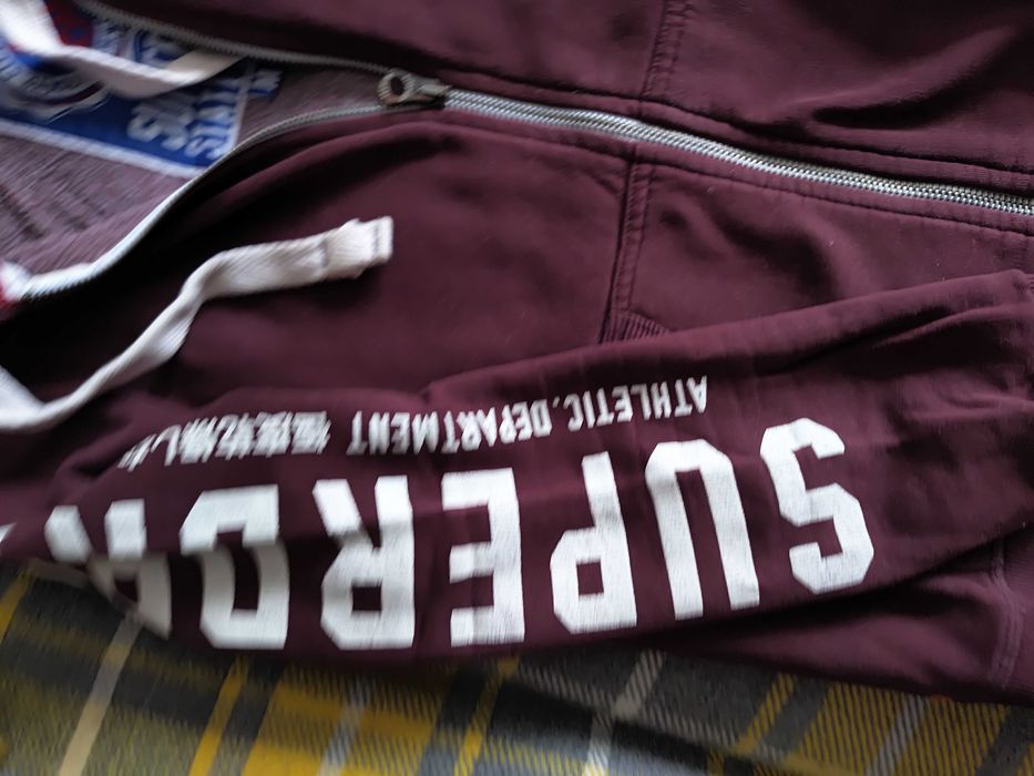 bordowa bluza Super Dry