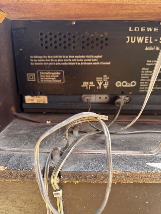 Movel aparador com radio e gira discos