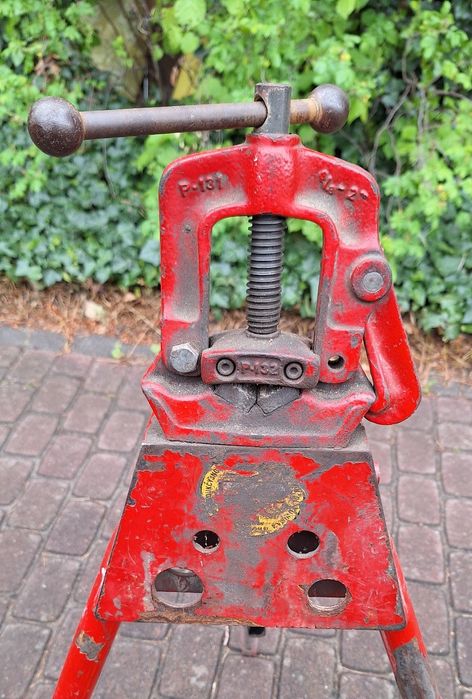 Zestaw do gwintowania. Imadło, gwintownica Rems