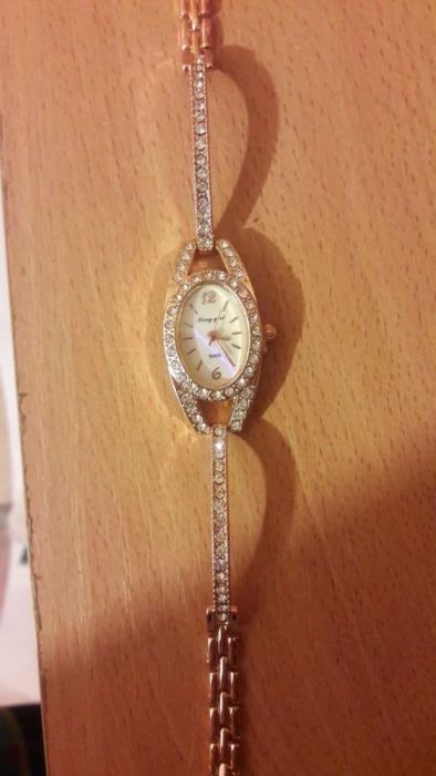 Часы кварцевые новые