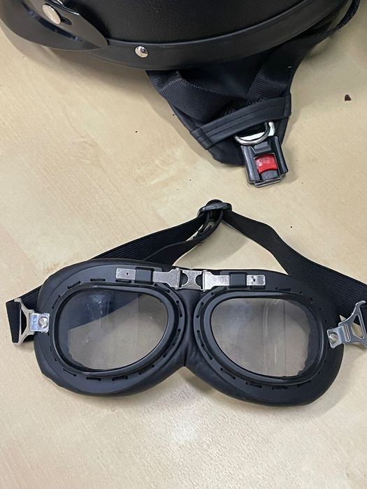 Capacete e óculos vintage