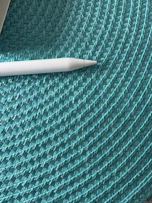 Продам стилус первого поколения Apple Pencil 1