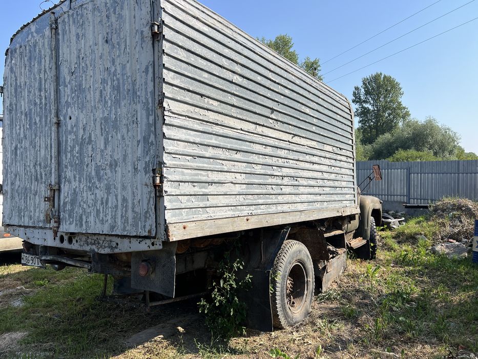 ЗІЛ-130 з фургоном під відновлення або брухт