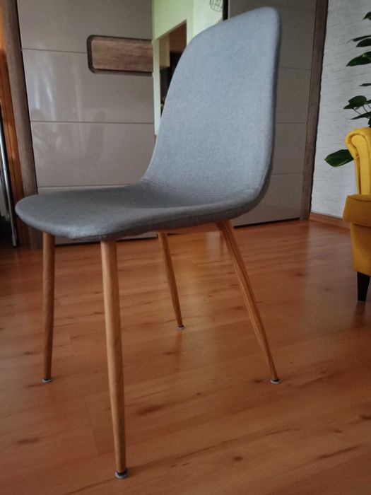 krzesła do salonu