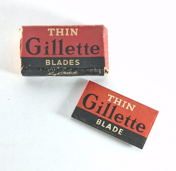 Caixa antiga com 4 lâminas de barbear  King Gillette