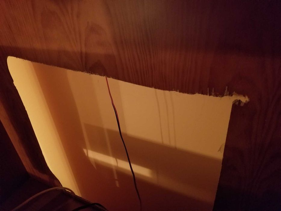 Vendo 2 módulos de sala, em pinho mel, bom estado. Oferta do 3º módulo