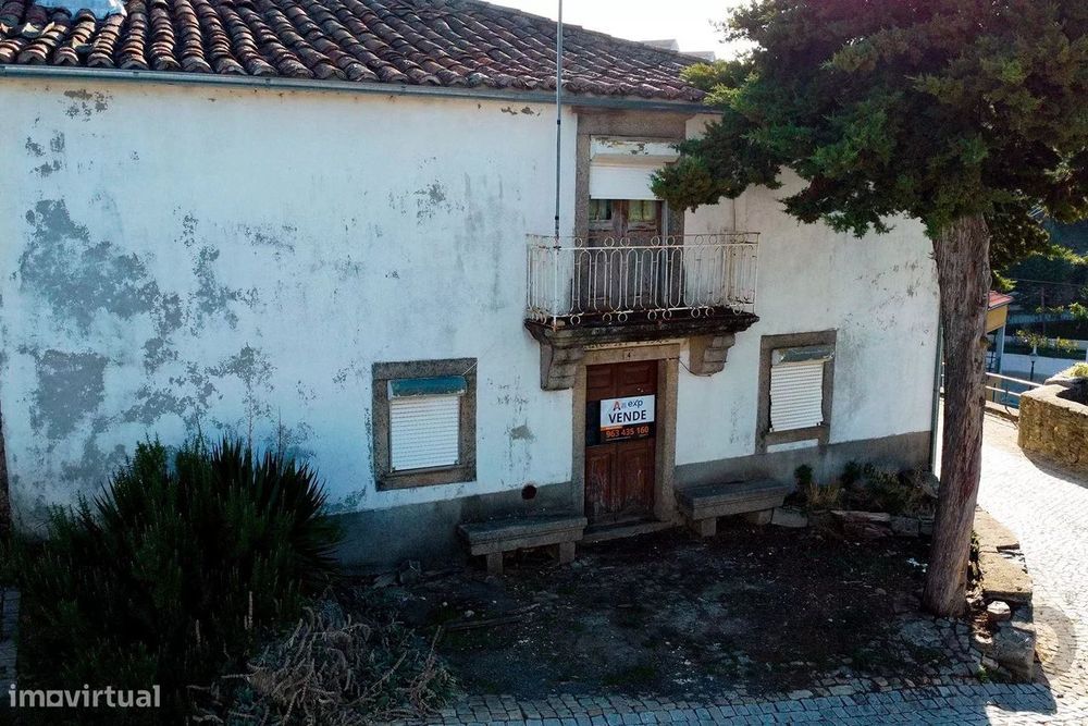 Casa Espaçosa em Caçarelhos e Angueira