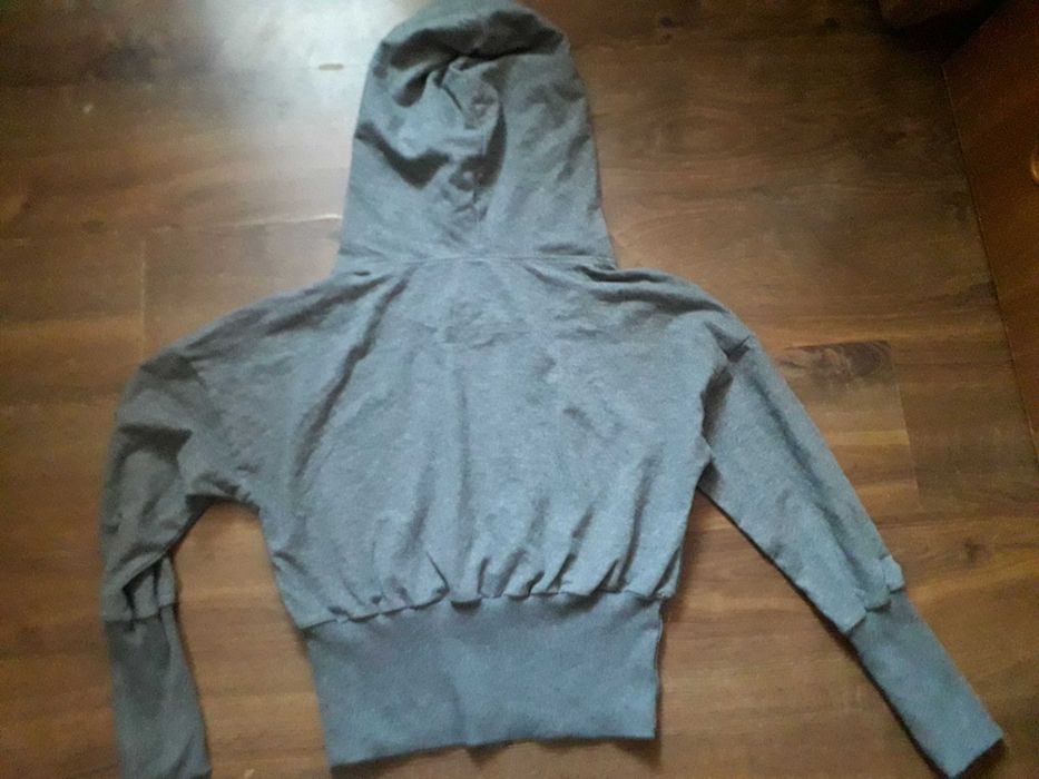 Bluza damska krótka z kapturem