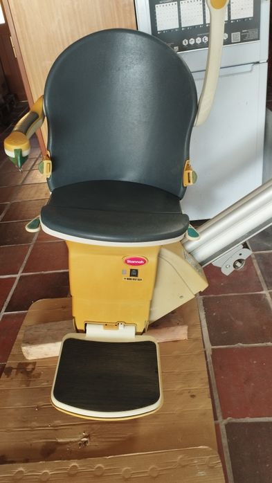 Cadeira Elevatória Elétrica Mobilidade Reduzida STANNAH subir e descer