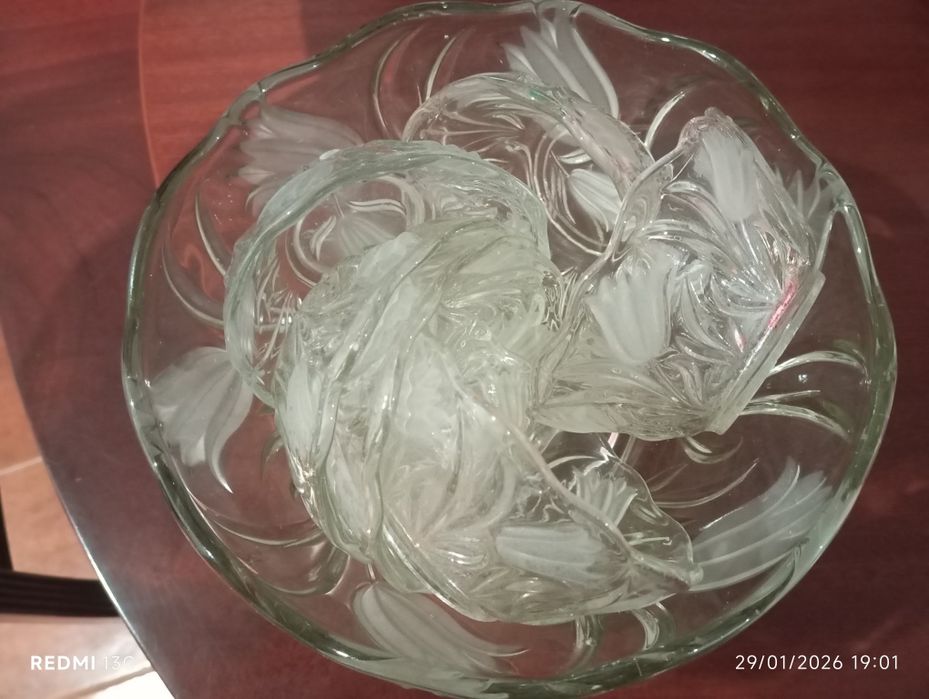 Conjunto taça grande com 6 tacinhas  antigas