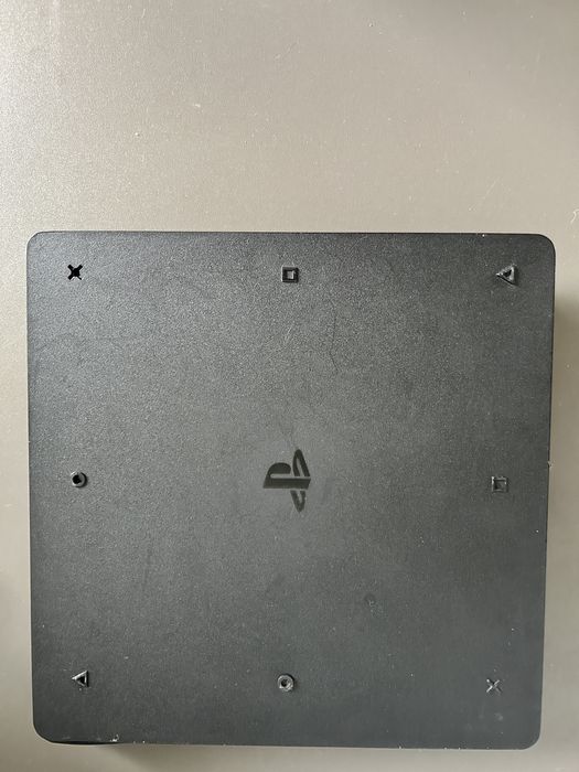 PlayStation 4 Slim 1TB + pad + 5 gier
