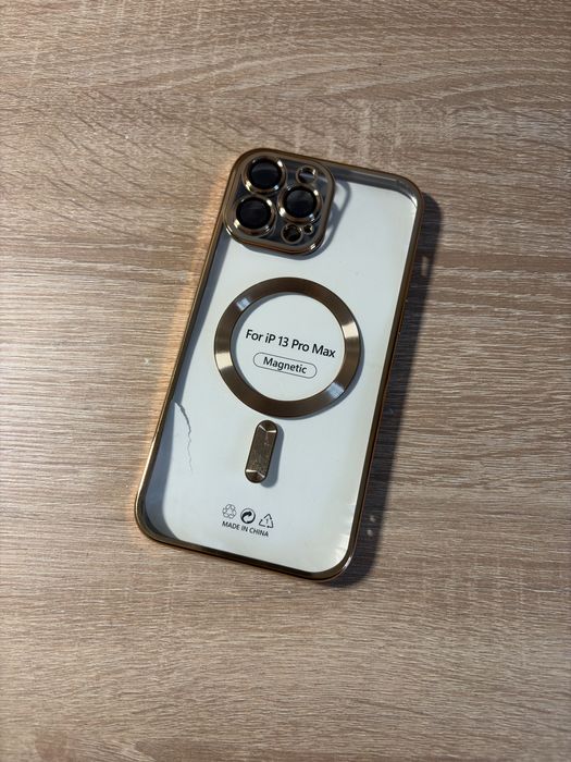 Чохол для iPhone 13 Pro Max з MagSafe.