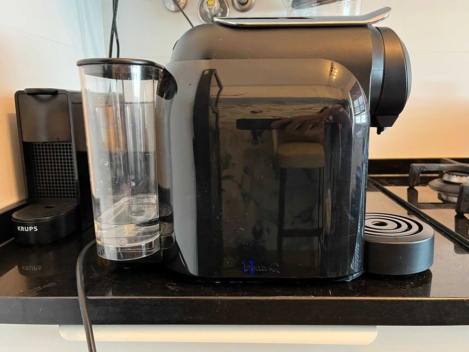 Máquina de Café Delta Q Qool Preta – Excelente Estado