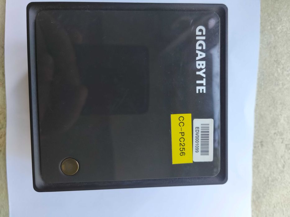 Компактний неттоп (barebone) GIGABYTE BRIX GB-BACE-3160 (4/128)