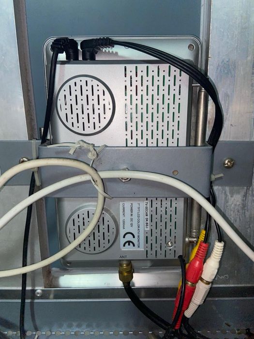 3  Espelhos Inox Televisão Embutida para Salões de Belez