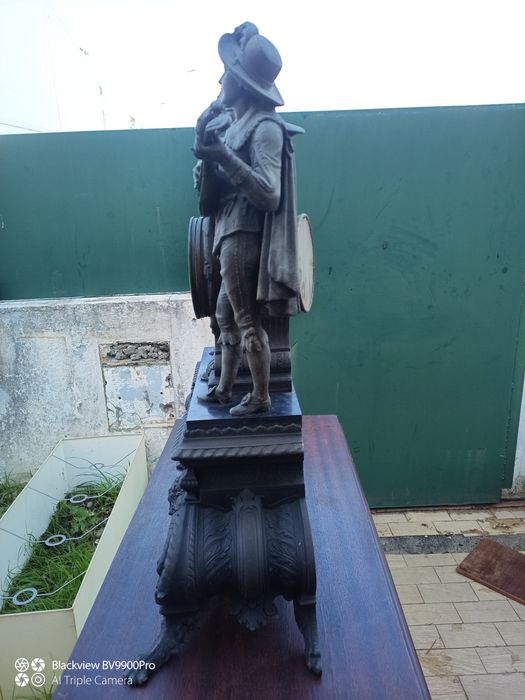 Não é sempre que se vem ao OLX ou a qualquer lado da internet e se encontra tesouros destes então assim direitinho intacto não sei digo eu