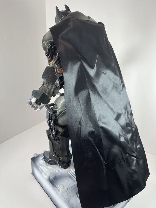 Фігурка Бетмен з гри Batman Arkham Origins з підсвіткою