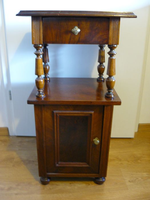 Stolik szafka nocna secesja