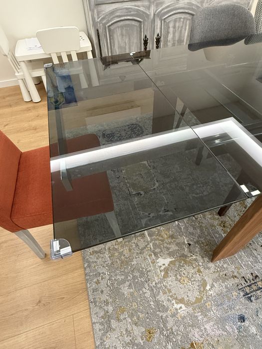 Mesa extensivel de madeira Nogueira e vidro qubic
