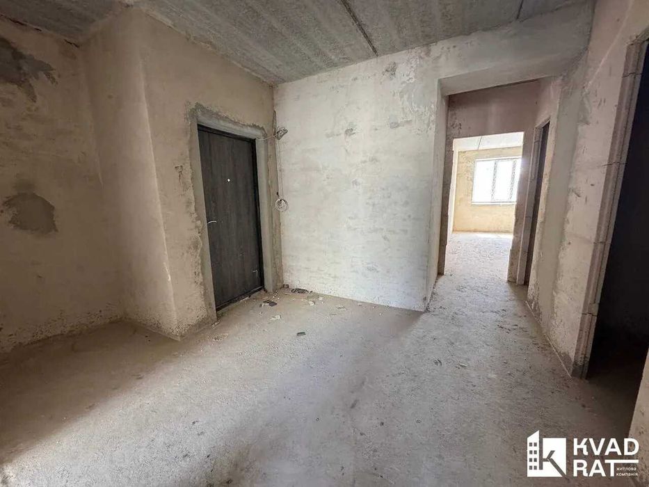 2к квартира у центрі під ремонт, зданий будинок!