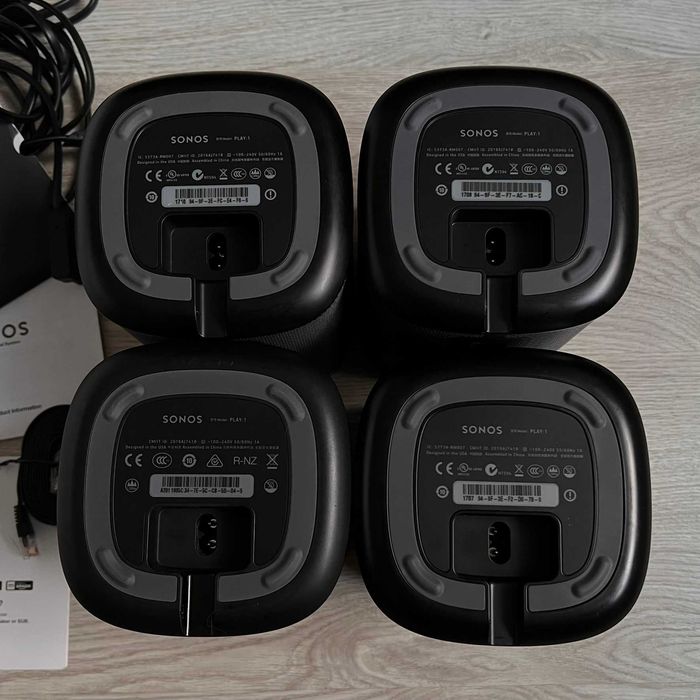 4 Colunas de Som WiFi Sonos Play:1 (Pretas) em ótimo estado.