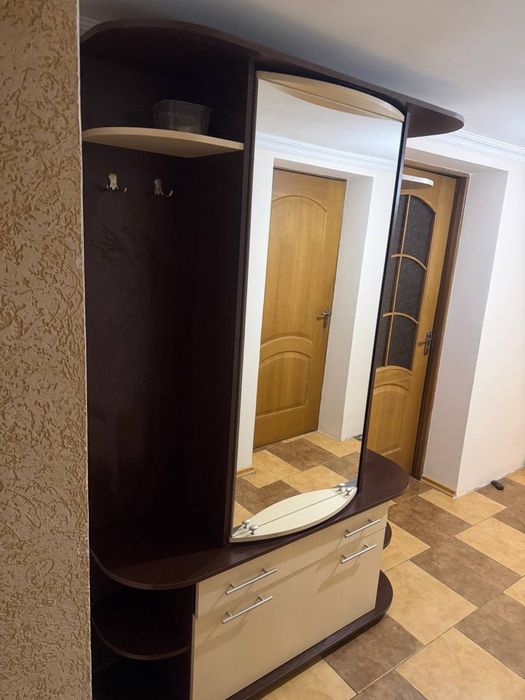Шкаф в прихожу з зеркалом