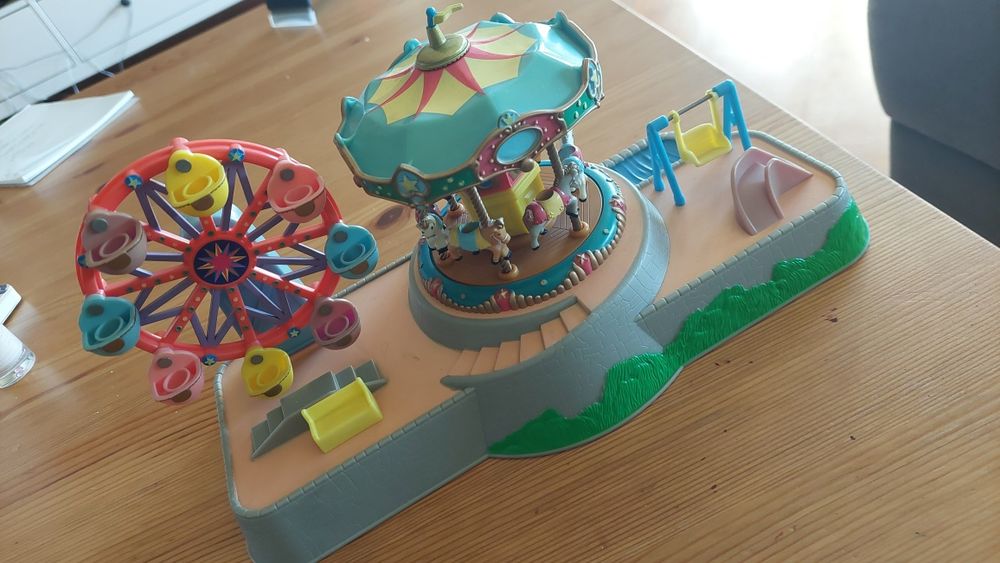Musical Carousel-Ferris Wheel polly pocket