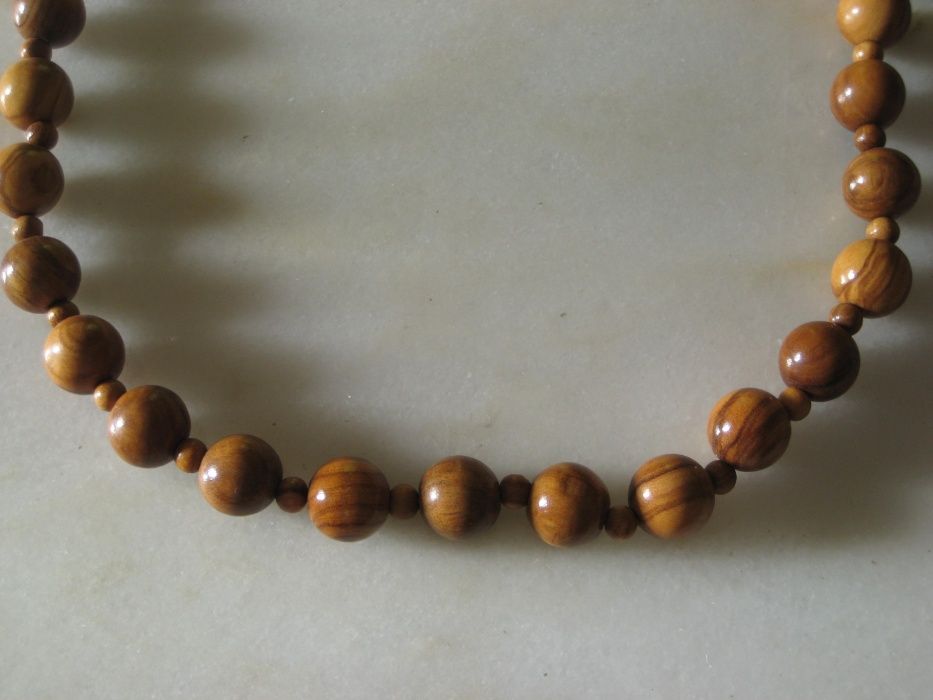 Colar bolas madeira oliveira+ oferta 4 pulseiras(Novo)