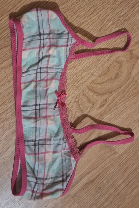 Biustonosz dla dziewczynki