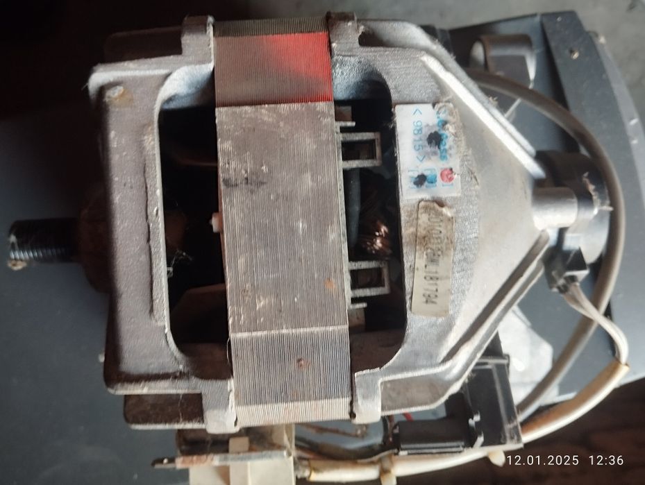 Двигун Indesit .