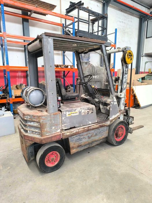 Empilhador 2Ton - Gás - Marca OM
