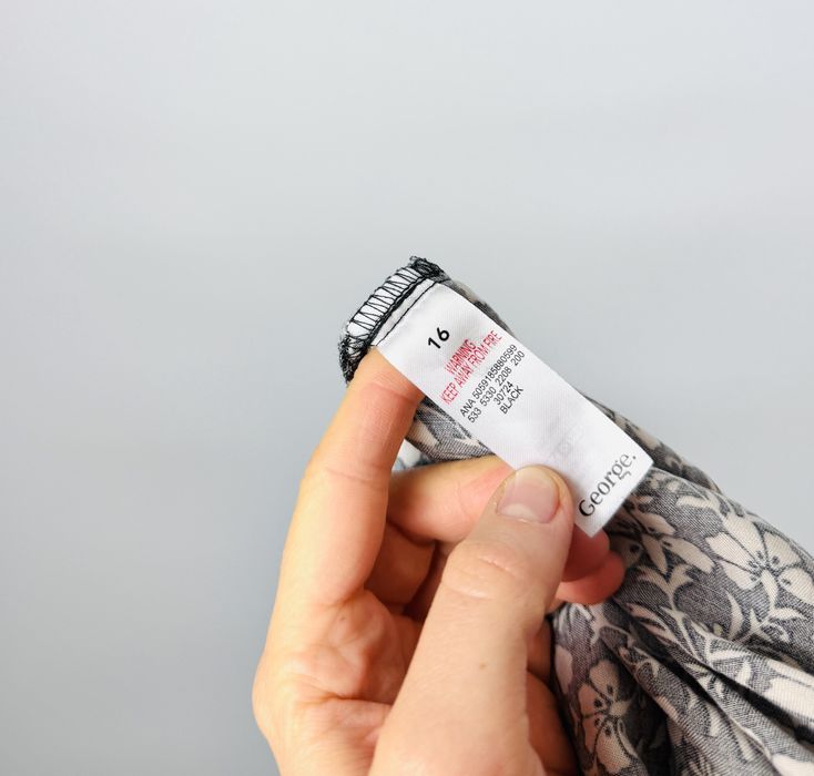 Czarna sukienka w drobne beżowe kwiaty XXL 44 George