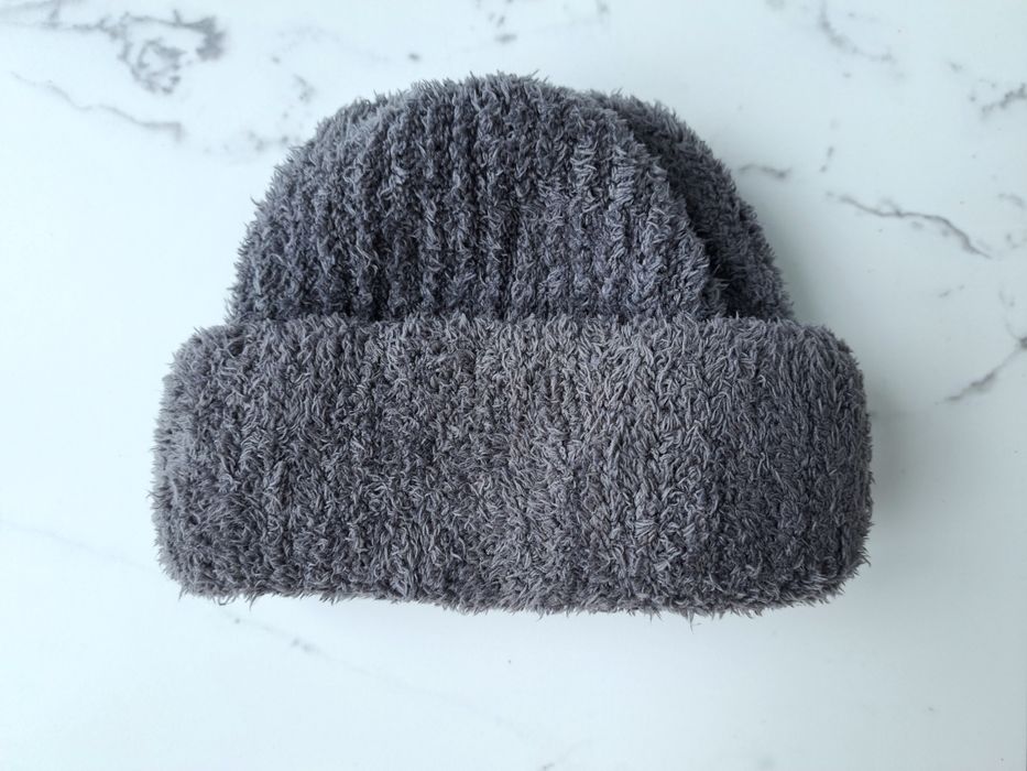 Женская демисезонная шапка Б/у