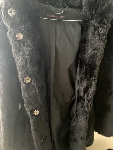 Czarne futerko ekologiczne Trussardi Jeans S